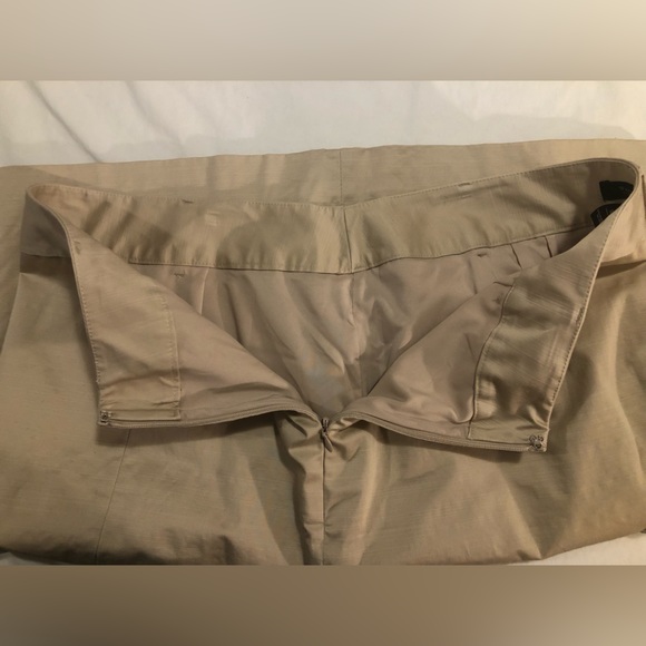 White House Black Market tan pencil skirt, side zipper, fully lined, front vent - Picture 6 of 14